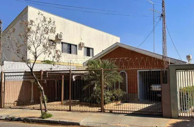 Casa com 3 quartos à venda na Rua Expedicionários do Brasil, 3073, Centro, Araraquara