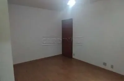 Excelente apartamento em condomínio muito bem localizado.