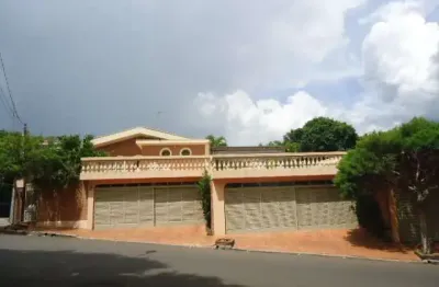 Casa com 3 quartos à venda na Avenida Araraquara, Lote 05/06 Quadra 08, 70, Vila Brasília, São Carlos