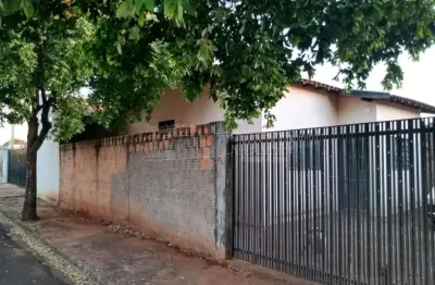 Casa com 2 quartos à venda na Avenida Trifônio Guimarães, 95, Vila Biagioni (Vila Xavier), Araraquara