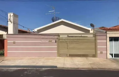 Linda casa com ótimo acabamento e localização espetacular