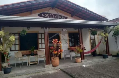 Casa isolada com 3 suítes e 4 vagas de garagem!! no canto do forte!