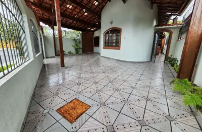 Casa isolada na vila balneário, 3 dormitórios, 4 vagas, confira na imobiliária em praia grande.