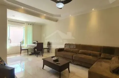 Casa isolada de 3 dormitórios no canto do forte, confira na praia grande.