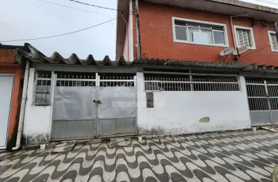 Casa geminada na mirim, 2 dormitórios, 2 vagas, confira na praia grande.