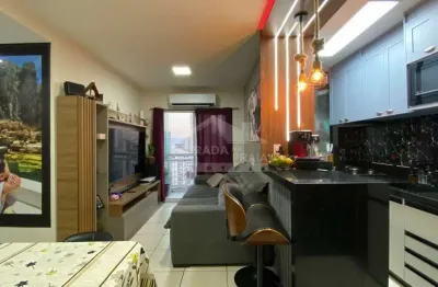 Apartamento com planejados na ocian, 3 dormitórios, 2 vagas, lazer, confira na morada na praia.