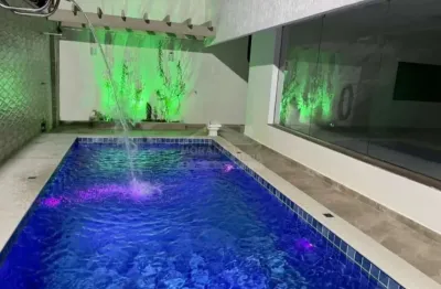 Casa isolada no canto do forte, 3 dormitórios, piscina, confira em praia grande.