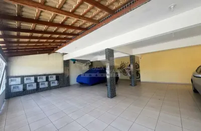 Casa sobreposta alta em condomínio no tude bastos com 02 dormitórios em praia grande