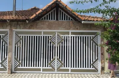 Linda casa no caiçara, piscina, 3 dormitórios, 2 vagas, quintal, confira em praia grande