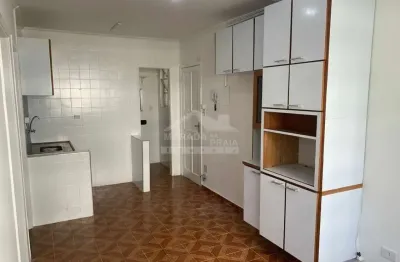 Apartamento de 2 dormitórios no canto do forte em praia grande.