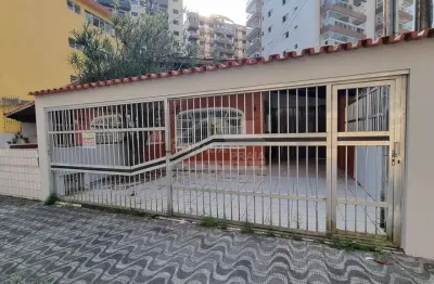 Casa geminada na tupi, 2 dormitórios, próximo ao mar, confira na morada na praia.