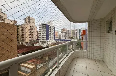 Apartamento totalmente reformado, frente rua ha 200 metros da praia
