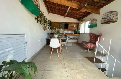 Casa sobreposta alta em condomínio fechado na aviação, 3 dormitórios, confira em praia grande.