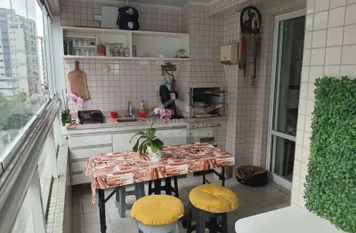 Apartamento mobiliado e decorado no forte, 3 suítes, confira em praia grande.
