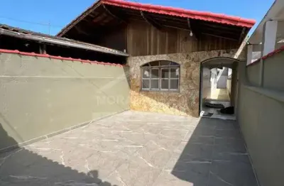 Casa no caiçara, 2 dormitórios, 4 vagas, quintal, confira em praia grande