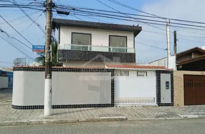 Lindo sobrado, 04 dormitórios sendo 1 suíte 02 vagas,piscina, na aviação em praia grande.