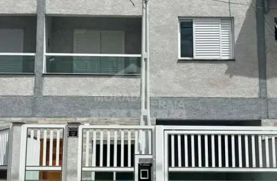 Sobrado triplex zero quilômetro na aviação, 3 dormitórios, 1 vaga, confira em praia grande.