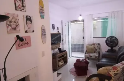 Casa de 2 dormitórios, à menos de 350 metros da praia no caiçara em praia grande, sp.
