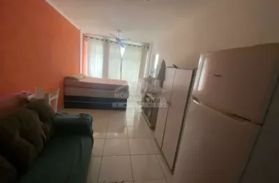 Kitnet amplo, na aviação, mobiliado, 150 metros da praia.