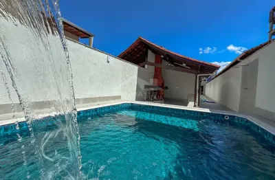 Casa geminada no canto do forte, 3 dormitórios, closet, piscina, quintal, confira em praia grande.