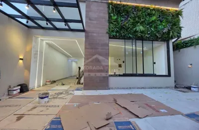 Casa isolada toda mobiliada e decorada na aviação, 3 dormitórios, piscina, confira em praia grande.