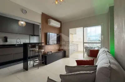 Apartamento mobiliado e vista mar na guilhermina, 3 suítes, 2 vagas, lazer, confira em praia grande.