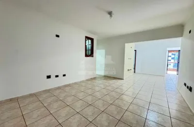 Apartamento no forte de 03 dormitórios, sacada, lazer, confira na imobiliária em praia grande.