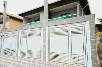 Casa em condomínio fechado no tude bastos, 3 dormitórios, 2 vagas, confira em praia grande.