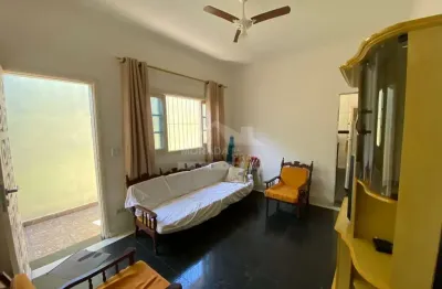 Casa geminada mobiliado e 150 metros da praia, 2 dormitórios, só na imobiliária em praia grande.