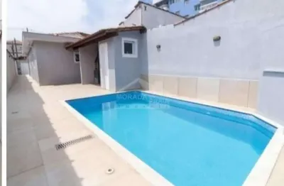Casa à Venda no Maracanã ? 2 Dorms com Piscina e Churrasqueira