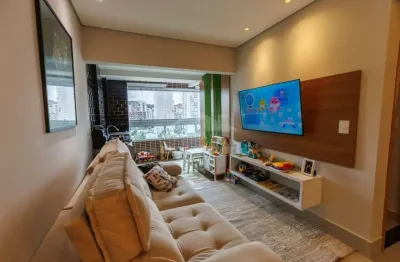 Apartamento porteira fechada com vista mar, 2 suítes a 300 metros da praia