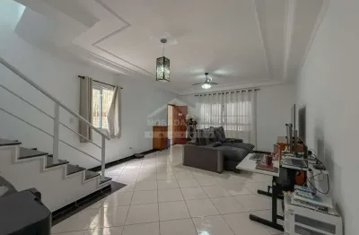 Sobrado à venda Canto do Forte, 3 dormitórios, quinntal, confira em Praia Grande.