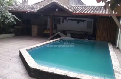 Sobrado sensacional no canto do forte, 3 suítes, piscina, confira na imobiliária em praia grande.