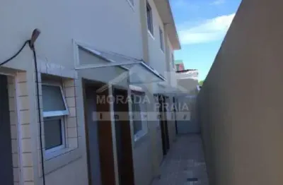 Casa sobreposta em condomínio fechado no tude bastos, 2 dormtórios, confira em praia grande.