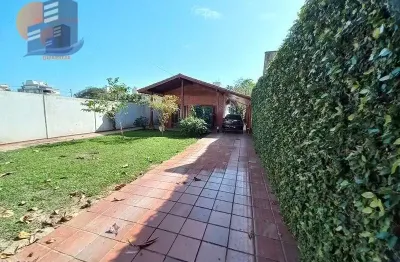 Casa térrea excelente localização na praia da enseada - guarujá.
