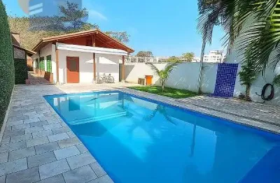 Casa térrea excelente localização na praia da enseada - guarujá.