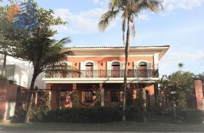 Casa estilo colonial, apenas 150 metros da praia de pernambuco .