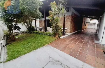 Casa na praia das astúrias 3 dormitorios sendo 1 suíte!