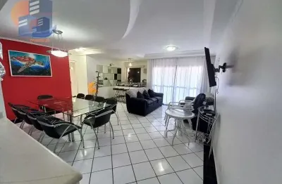 Amplo apartamento sendo 02 unidades unificadas e repaginadas.