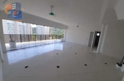 Belíssimacobertura duplex com vista oceânica emguarujá.