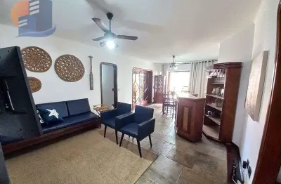 Amplo apartamento, prédio c/ lazer, apenas 300m da praia!