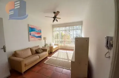 Apto c/amplo espaço, 03 quartos, 02 banheiros, a 200 metros da praia!