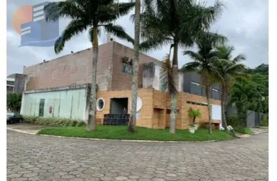 Edificação de luxo, com fachada imponente e localização privilegiada!