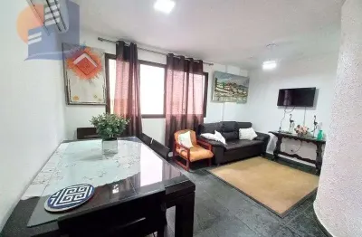 Lado praia região comercial! 300 metros da praia da enseada.