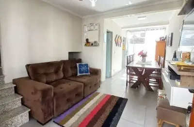 Casa sobrado em vilagio | reformada | 2 dormitórios | 2 banheiros | tombo - guarujá