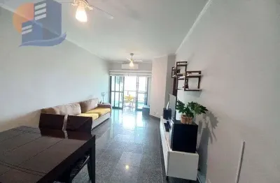 Amplo apartamento mobiliado e decorado apenas 150 metros da praia enseada