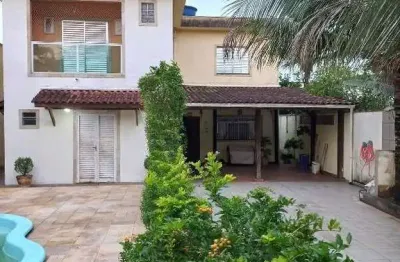 Casa sobrado com piscina e churrasqueira | praia do perequê - guarujá.