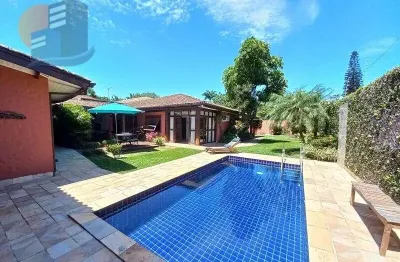 Casa térrea c/amplo terreno | jardim ,piscina e espaço gourmet!