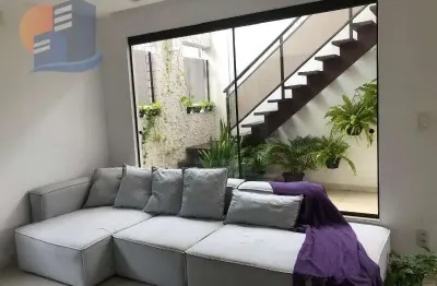 Cobertura reformada á venda na praia da enseada | região comercial.