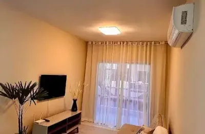 Reformado | Lado Praia |Sacada | Prédio c/salão de jogos, bicicletário e Portaria 24 hs.